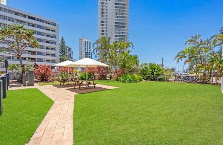 Blue Palms By The Apartment Gold Coast