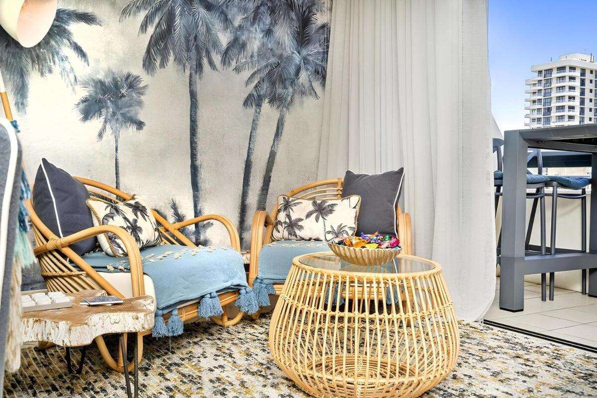 Blue Palms By The * Gold Coast