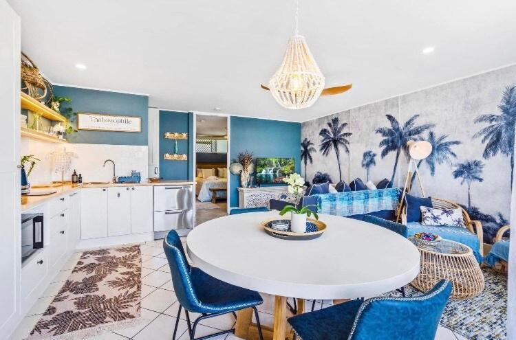 Blue Palms By The Gold Coast